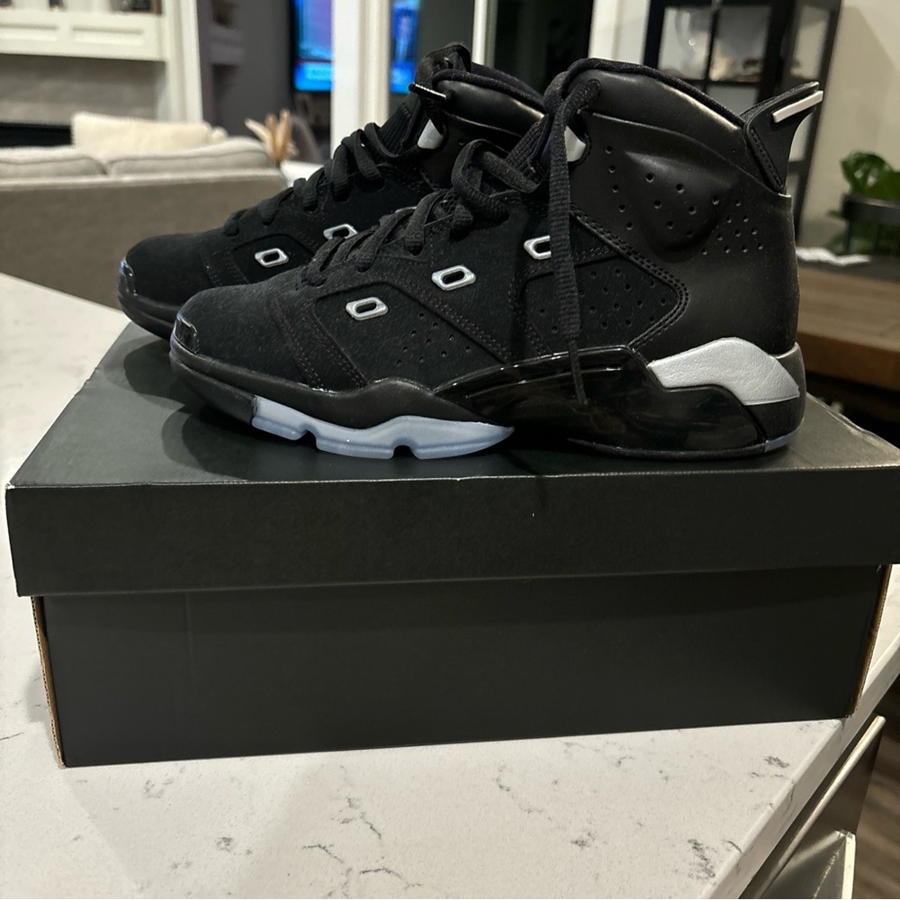 Jordan Nike 6-17-23 Metallic Silver sz 6.5 Youth